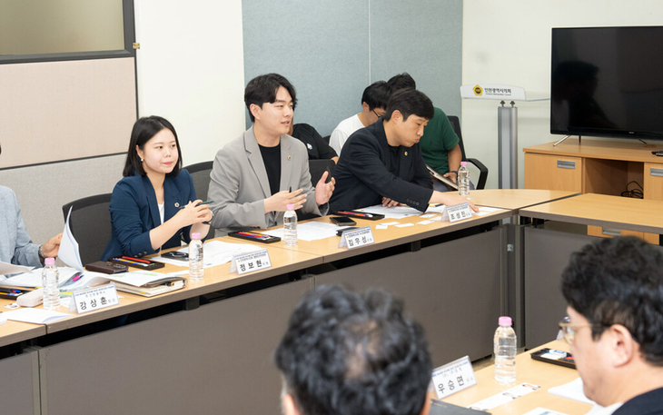 (왼쪽부터) 인천시의회 정보현·김우성·조성민 의원은 28일 송도유원지 르네상스 마스터플랜 간담회 개최했다. 제공=인천시의회
