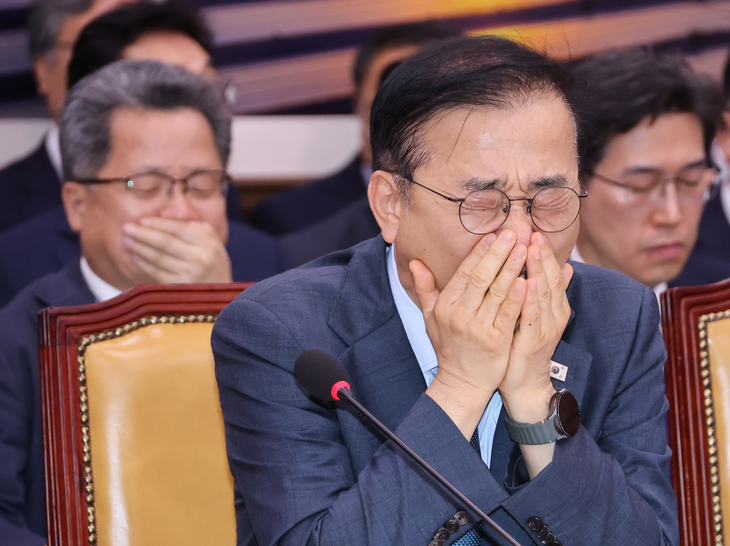 국회 국토교통위 전체회의 참석한 김윤덕 국토교통부 장관
