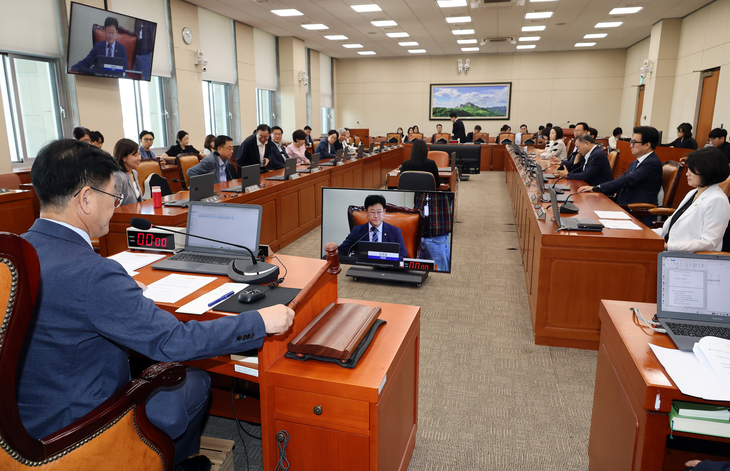 기후위기특위, 탄소중립기본법 개정안 가결