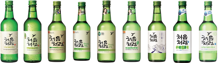 롯데칠성음료가 대표 소주 '처음처럼'의 알코올 도수를 조정한다.