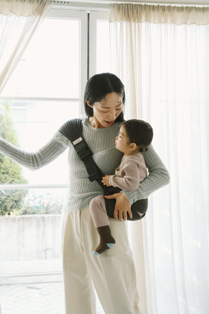 '코니'를 운영하는 코니바이에린이 '듀얼 서포트 힙시트'로 디자인 어워드 3관왕을 달성했다.