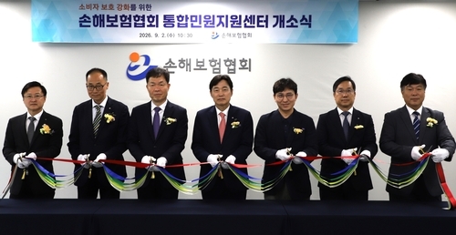 이병래(가운데) 손해보험협회 회장. (사진=손해보험협회)