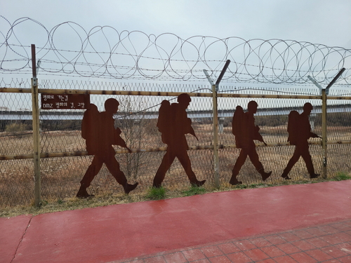 고양특례시 장항습지 주변 철책선 길
