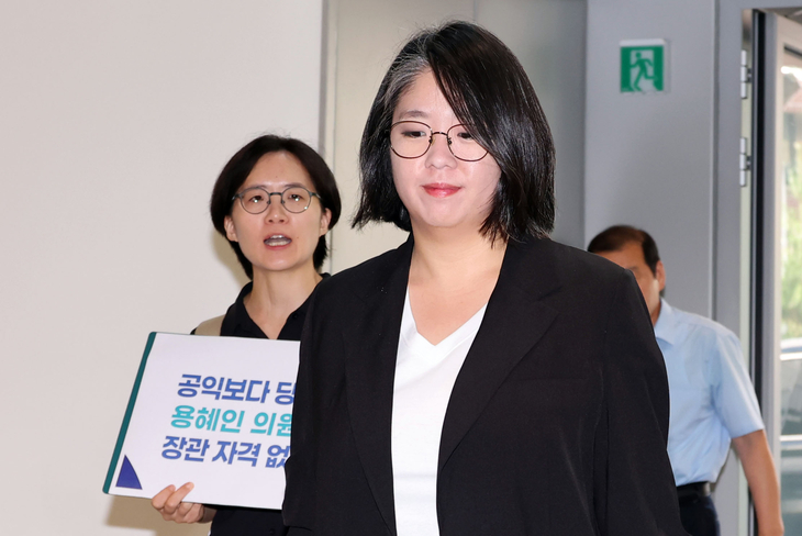 출근하는 용혜인 장관 후보자
