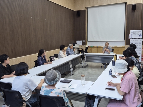 의왕시 '2026년 의왕의 작가를 만나다' 프로그램 운영 현장- 의왕시중앙도서관에서 최준배 작가 강연