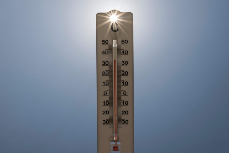 FILES-FRANCE-WEATHER-CLIMATE-HEAT