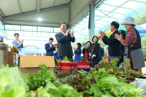 김성제 의왕시장 '의왕 행복한 농부마켓' 방문