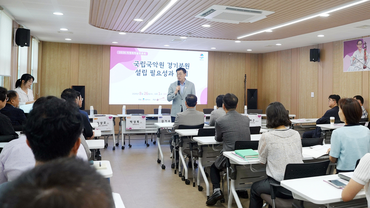 평택시 남부문화예술회관에서 열린 '2026 지영희학술토론회'에서 최원용 평택시장이 발언을 하고 있다. 제공=평택시