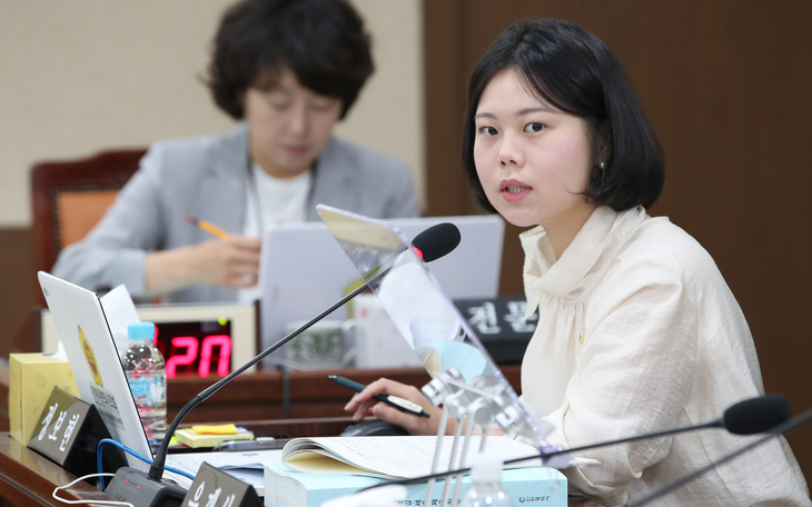 인천시의회 정보현 의원이 의정활동을 펼치고 있다. 제공=인천시의회