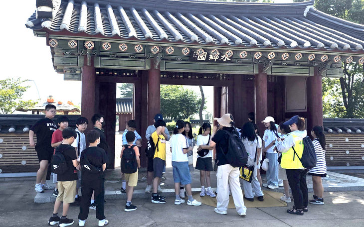 인천북부교육지원청과 계양구청이 운영하는 마을 탐방 프로그램에 참여한 학생들. 제공=인천북부교육지원청