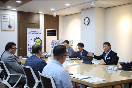 최현덕 남양주시장-화도수동 주민대표-포천-화도고속도로 운영사 대표이사 2일 달뫼IC 통행료 인하 방안 논의