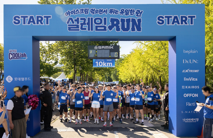 롯데웰푸드 주최 2026 설레임런 행사에서 기안84가 참가자들과 함께 10km 레이스 출발을 앞두고 있다. 사진=롯데웰푸드