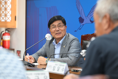 박영철 연천군의회 의장 4일 연천군이장협의회와 간담회 주재