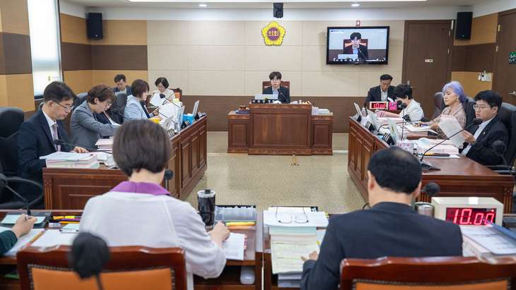 인천시의회 교육위원회가 제313회 임시회 제2차 회의를 열고 인천시교육청 제2회 추가경정예산안을 심사하고 있다. 제공=인천시의회