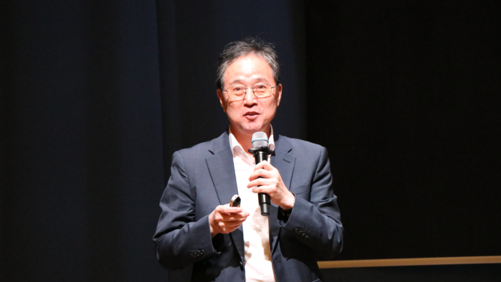 강찬수 에너지경제신문 기후환경전문기자가 10일 에너지경제신문과 법무법인 태평양이 서울 중구 대한상공회의소에서 공동 개최한 'AI 시대의 에너