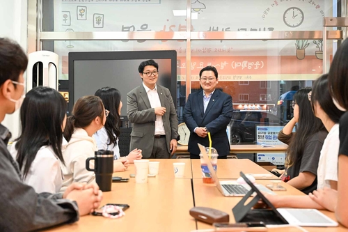 의정부시의회 조세일 의장-이규헌 의원 8일 관내 청년공간 3곳 방문
