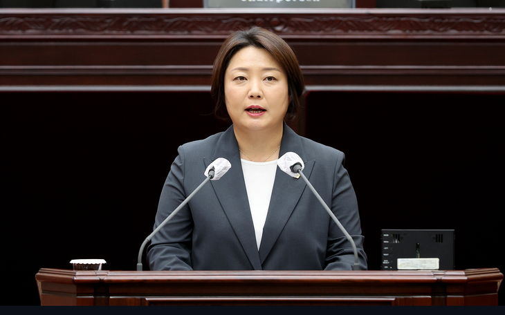 제313회 인천광역시의회 임시회 본회의장에서 시정질문을 진행하고 있는 방지현 시의원. 제공=인천시의회