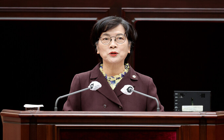 제313회 인천시의회 임시회 본회의장에서 시정질문을 진행하고 있는 신영희 시의원. 제공=인천시의회