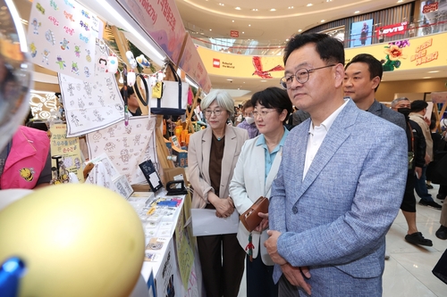 민경선 고양특례시장 '2026년 경기도 더 좋은소비 페스타 in 고양' 관람