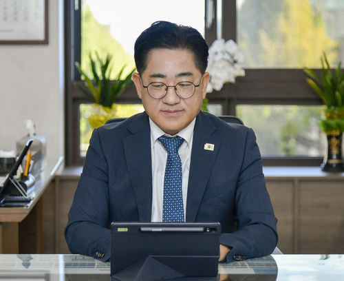 이기형 김포시장 집무실에서 화상교육 수강