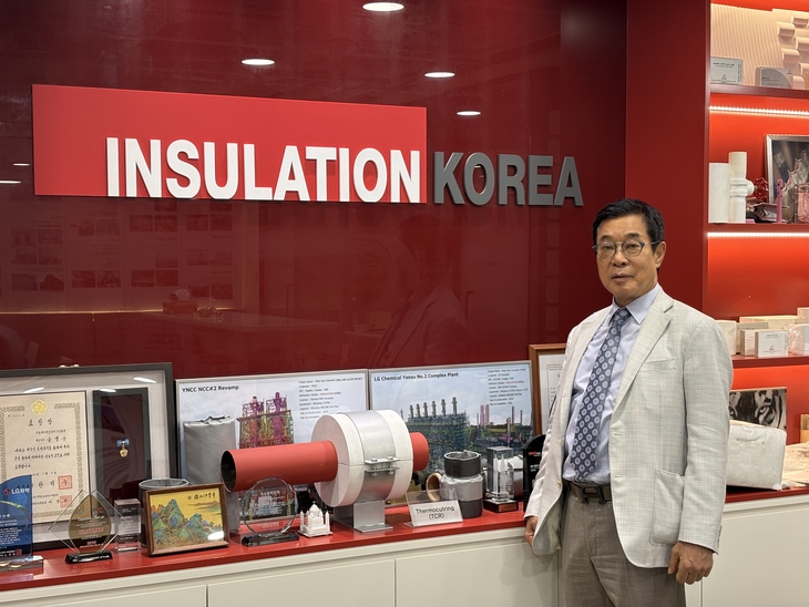 승수언 인슐레이션코리아 사장이 11일 서울 서초구 방배동 사옥에서 사진을 찍고 있다. 사진=정승현 기자