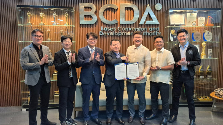 14일 필리핀 기지전환개발청(BCDA)에서 열린 뉴클락시티 물 인프라 사업의 우선협상대상자 지위 수여식에서 윤석대 한국수자원공사 사장(사진 왼쪽 네 