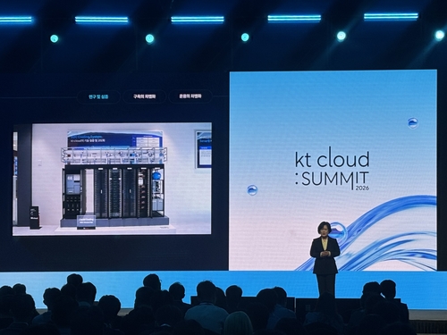 kt cloud 최옥진 DC본부장이 'kt cloud summit 2026'에서 AIDC 공급 로드맵을 발표하고 있다. 사진=김나현 기자