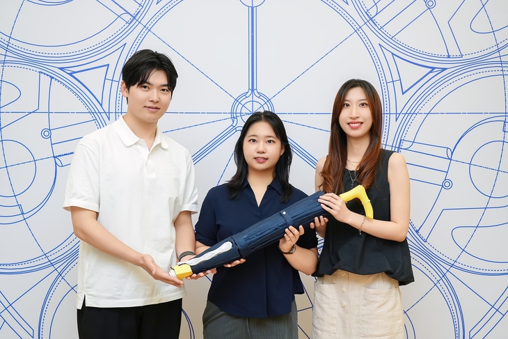제임스 다이슨 어워드 2026 국내전 우승을 차지한 홍익대 리부트'(Reboot)'팀. 사진=제임스 다이슨 어워드