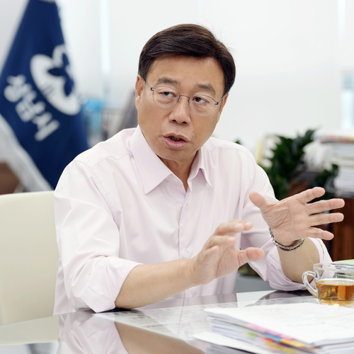 신상진 성남시장이 청년 지원 정책 방향에 대해 설명하고 있다. 제공=성남시