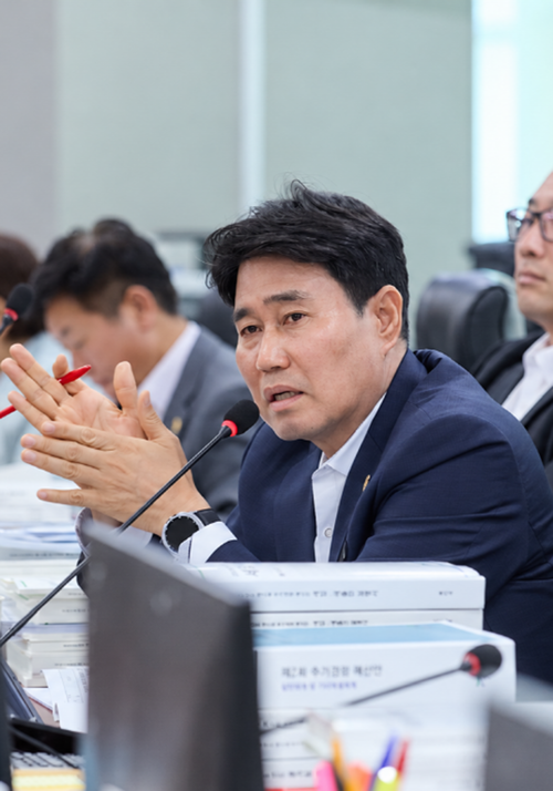 이성원 경기도의원이 신안산선 사업 과실 책임을 분명히 하라고 주문했다. 제공=경기도의회