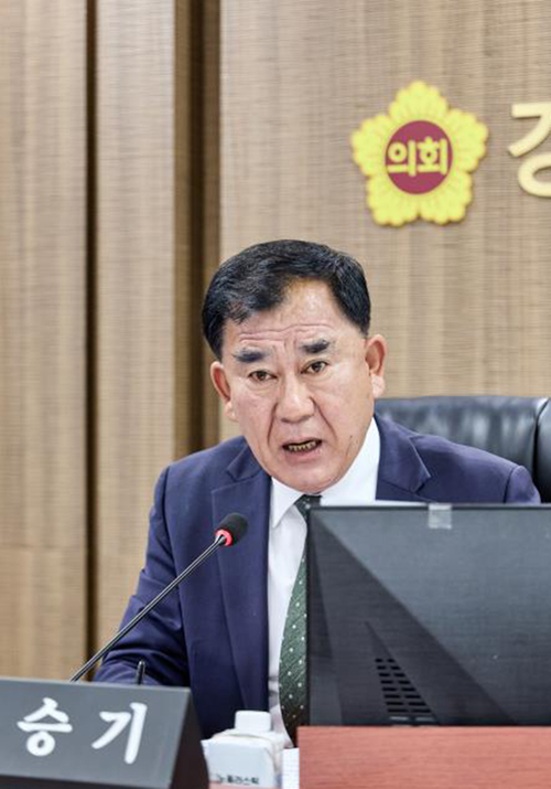 백승기 경기도의회 예산결산특별위원장이 제393회 임시회 추가경정예산안 심사에서 안성휴게소의원 폐쇄 과정 소통 부재를 비판했다. 제공=경기도의