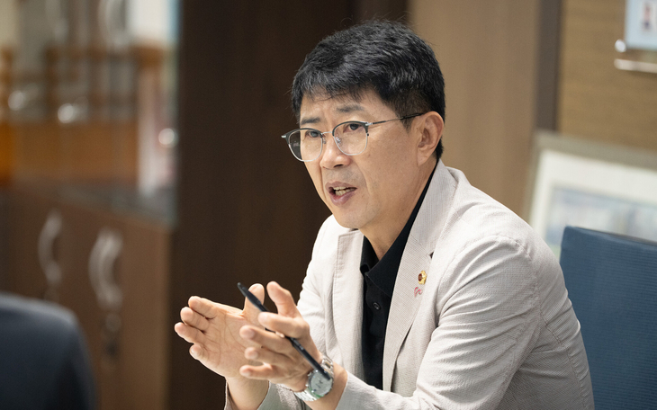 박종혁 인천시의회 의장이 인터뷰에서 지방의회 발전과 자치권 강화 방안에 대해 설명하고 있다. 제공=인천시의회