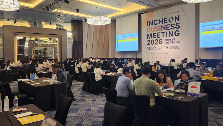 지난 16일 쉐라톤 그랜드 인천 호텔에서 열린 '2026 해외바이어 초청 수출상담회'에서 인천기업과 해외바이어들이 수출 상담을 진행하고 있다. 제공=