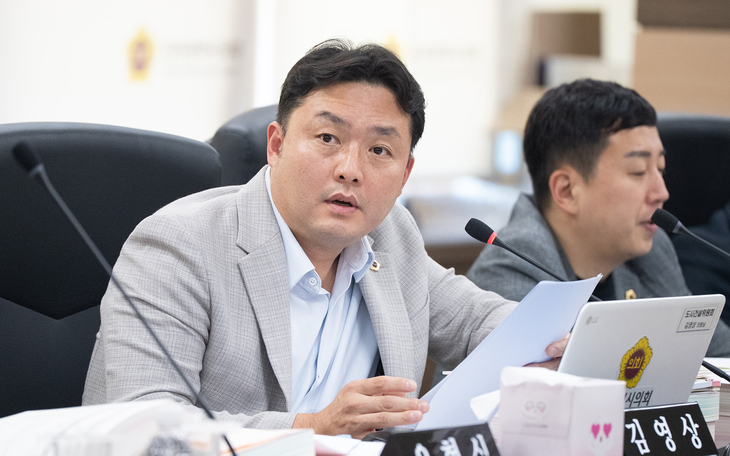 김영상 인천시의회 의원이 '제313회 인천시의회 임시회'에서 2026년도 인천교육청 제2회 추가경정예산안을 심사하며 질의하고 있다. 제공=인천시의회