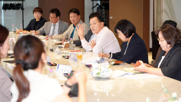 이재준 수원시장이 16일 수원컨벤션센터에서 열린 '글로벌축제·케이(K)-컬처로드 세미나'에서 수원화성 3대 축제 발전 방향에 대한 의견을 밝히고