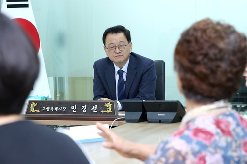 민경선 고양특례시장 21일 1층 열린 시장실에서 1호 초청 차담회 운영
