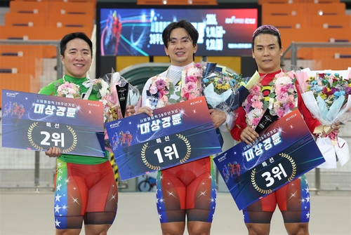 서울올림픽 38주년 기념 대상경륜 특선급 입상 선수(왼쪽부터 2위 임채빈, 1위 정종진, 3위 공태민)