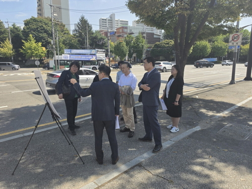 한국지방재정공제회 지방투자분석센터(LOMAC) 연구진 22일 주교동 고양특례시 신청사 건립 예정부지 점검