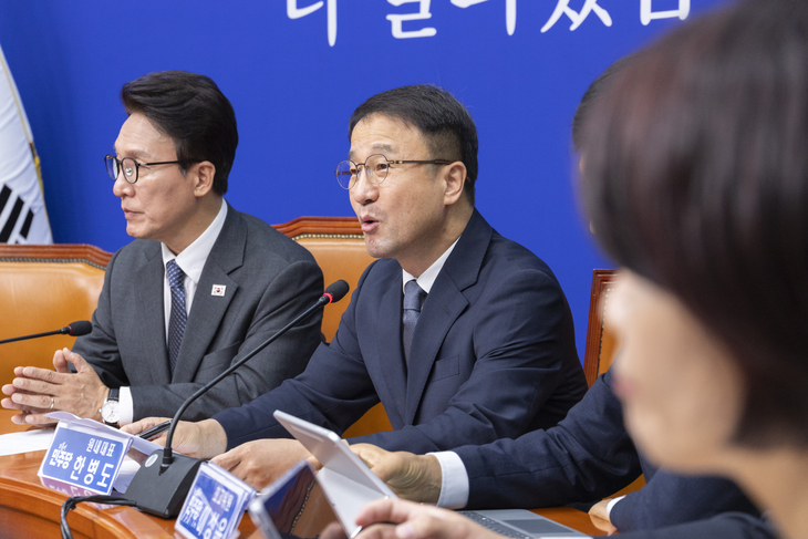 최고위원회의에서 발언하는 한병도 원내대표