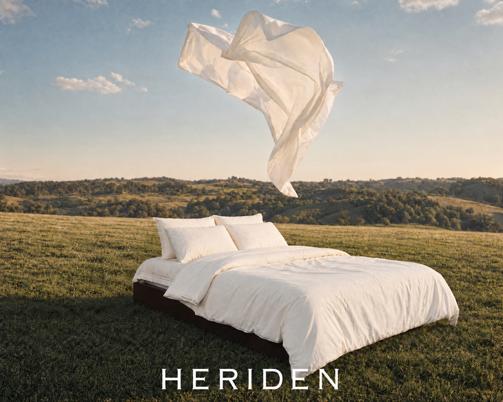 오는 10월 5일 GS샵이 첫 선보이는 프리미엄 침구 PB 헤리든(HERIDEN) '삶아 쓰는 양모 100% 침구세트'. 침구·침대는 실사고, 배경은 생셩형 인공지능(AI)를