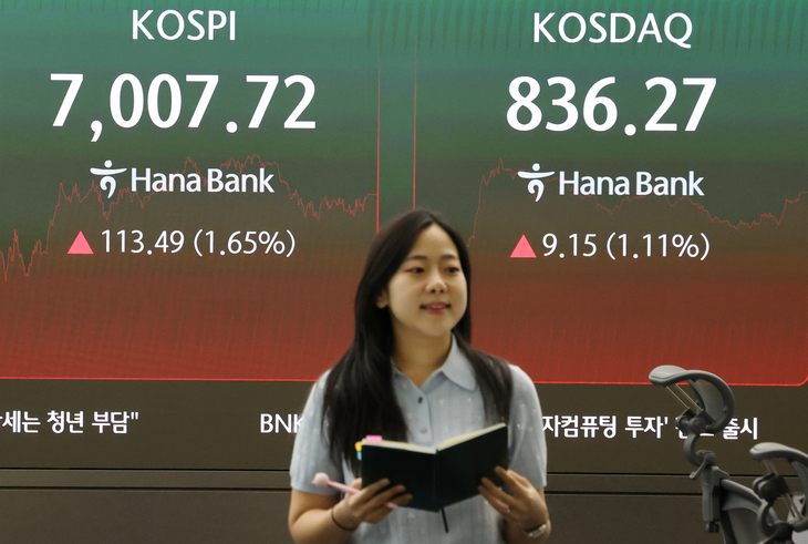 코스피, 1%대 올라 '7천피' 탈환
