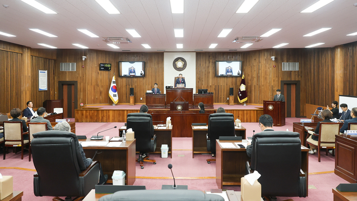 여주시의회가 지난달 29일 제83회 제1차 정례회 제3차 본회의를 열고 23일간의 의사일정을 마무리하고 있다. 제공=여주시의회
