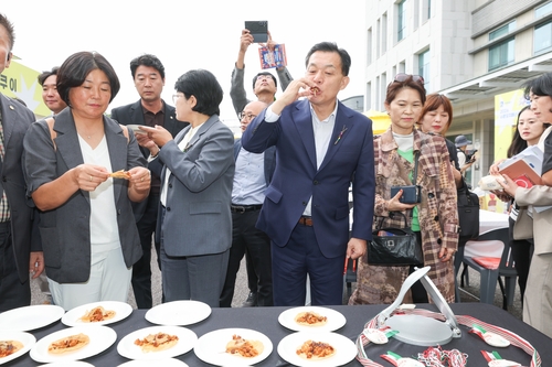이재준 수원특례시장, “꼬치와 함께 수원화성 3대 축제 즐기길 바란다
