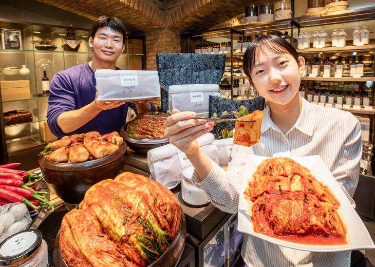 현대백화점 '명인명촌 김치' 선봬…전국 장인 식재료 활용