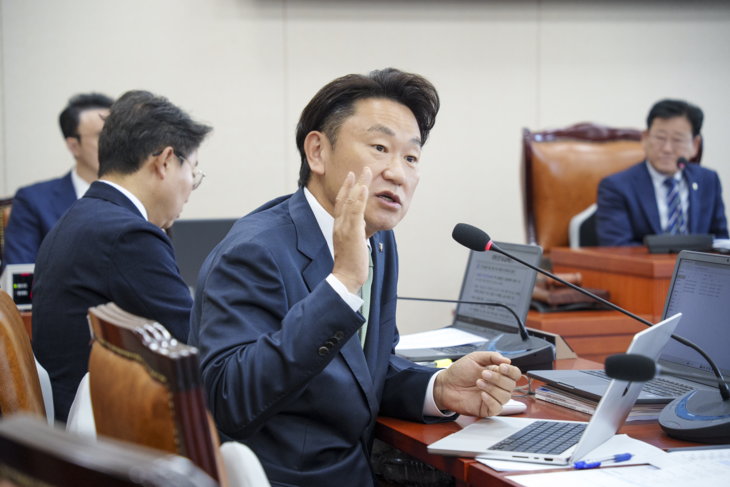 김성환 기후에너지환경부장관이 6일 국회에서 열린 기후에너지환경노동위원회 국정감사에서 의원 질의에 답변하고 있다. 사진= 연합뉴스