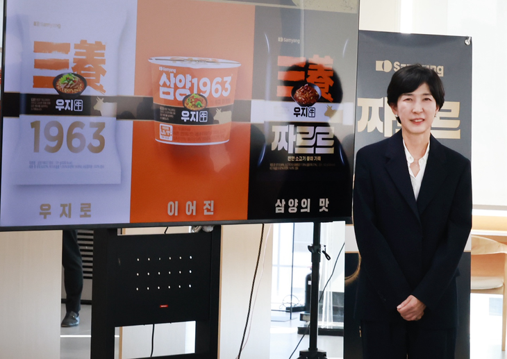 미디어 시식회에서 김정수 회장이 참석자들에게 인사말을 하고 있다.