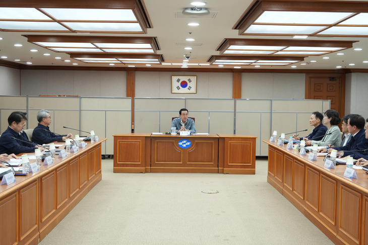 노동진 수협중앙회장(사진 가운데)이 지난 6일 최근 금융권을 표적으로 한 연쇄 사이버공격이 발생함에 따라 긴급 대책회의를 열고 보안 위협 대응 방