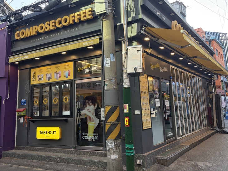 서울 금천구에 위치한 빽다방과 메가MGC커피 매장 전경. 사진=조윤희 인턴기자