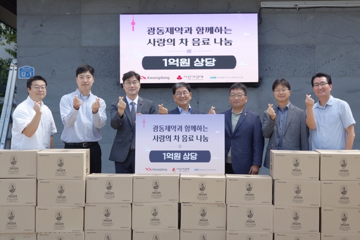 제주삼다수·광동제약, 제주 취약계층에 1억원 상당 건기식 기탁