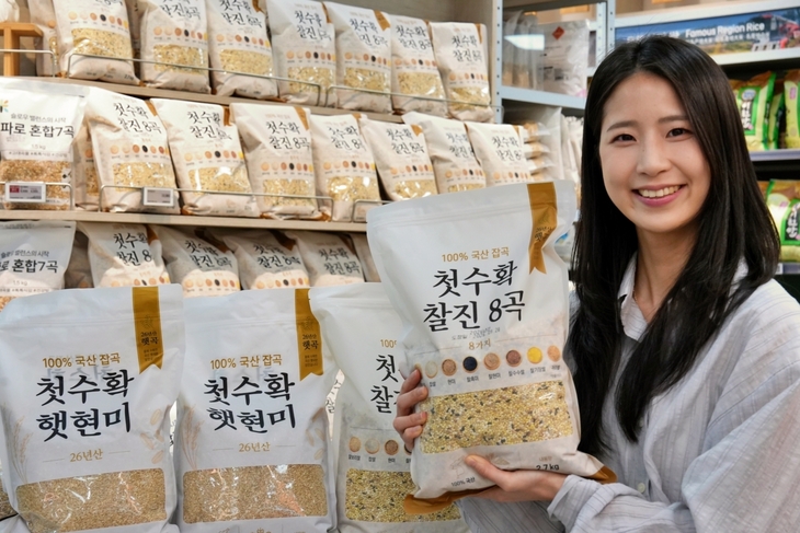 롯데마트·슈퍼 '첫수확 찰진8곡' 선봬…국산 햇곡 8종 담아